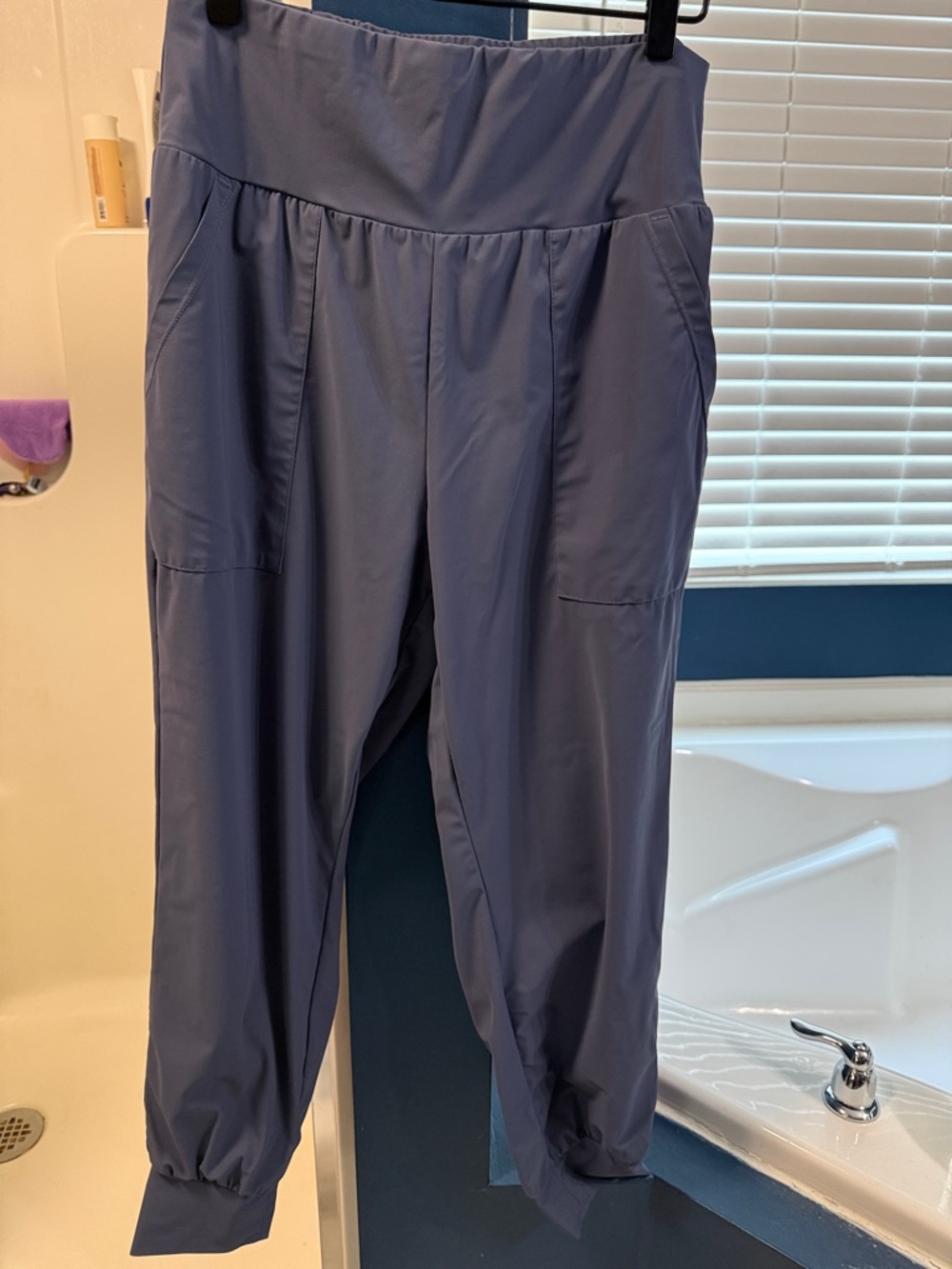 HALARA Women's Cropped Jogger Pants in Slate Blue